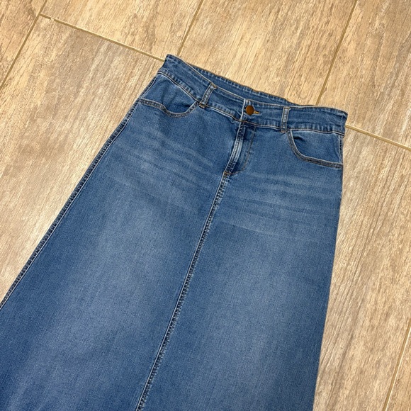 Denim skirt - Picture 2 of 4